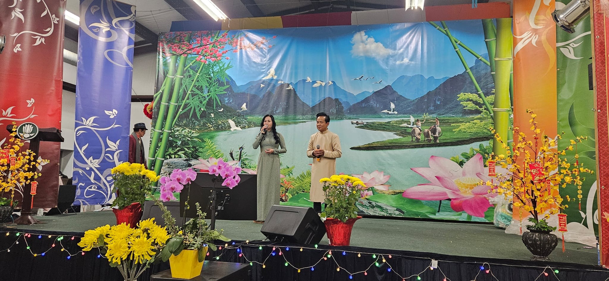 Văn nghệ mùa xuân