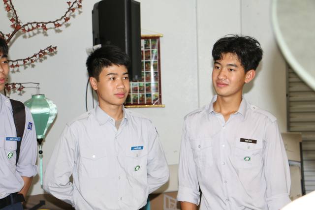 Học viên chờ tới lượt thực tập
