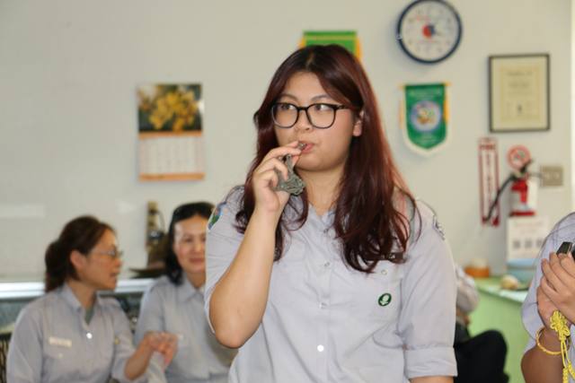 Học viên tập giữ hơi khi thổi còi
