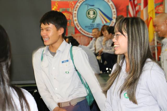 Bạn cùng đội trong trò chơi