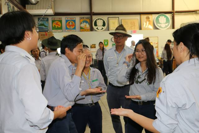 Nhiều thế hệ cùng một vòng tròn