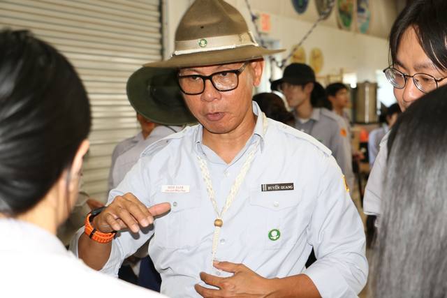 Người hướng dẫn giữ nhịp vòng tròn