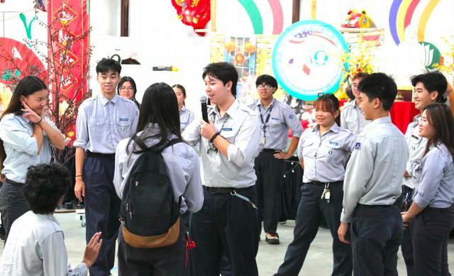 Nhóm nhỏ tự tập điều khiển trò chơi