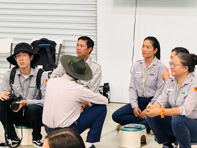 Huynh Trưởng cầm máy ảnh trong ngày khai khóa