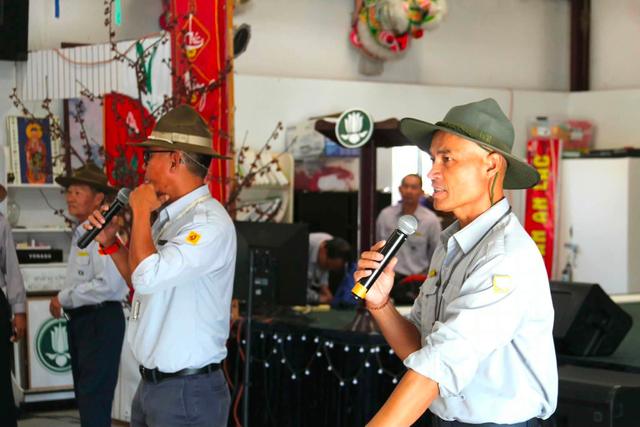 Micro chuyền tay giữa hai Huynh Trưởng