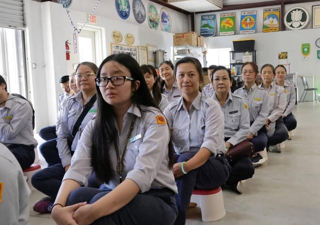 Hàng ghế ngành nữ trong buổi học