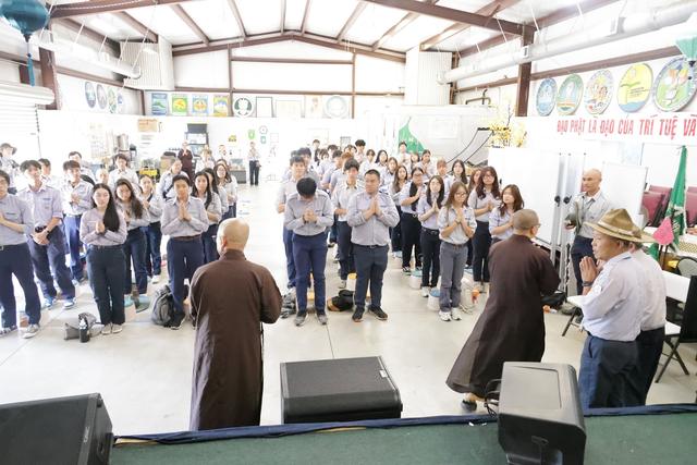 Chư Tôn Đức và đại chúng