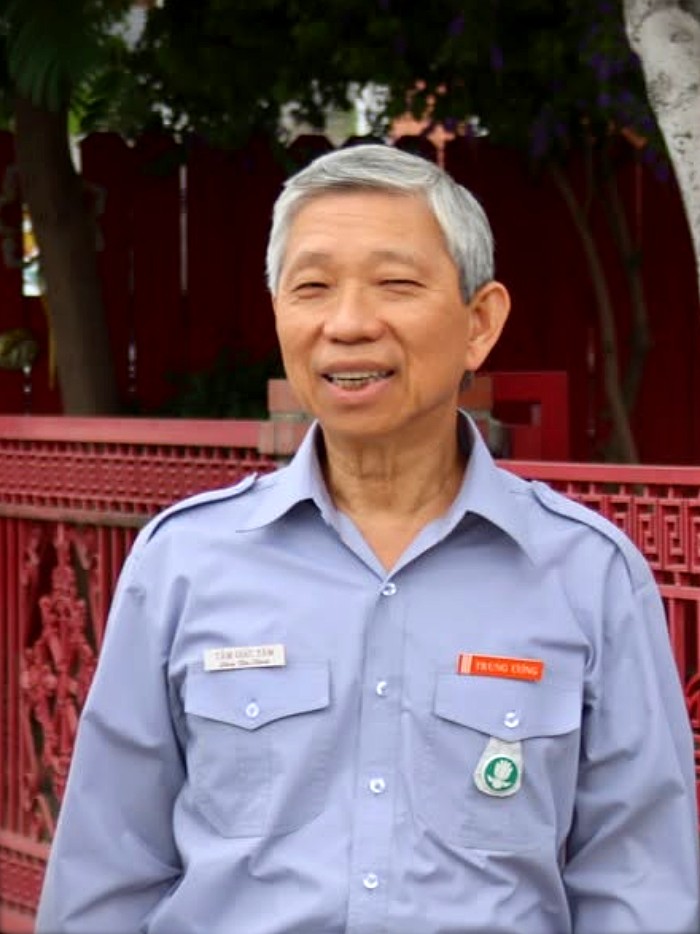 HTr. Tâm Giác Tâm Đặng Văn Thành trong sắc phục Áo Lam, Trưởng Ban Hướng Dẫn Trung Ương Gia Đình Phật Tử Việt Nam tại Hoa Kỳ