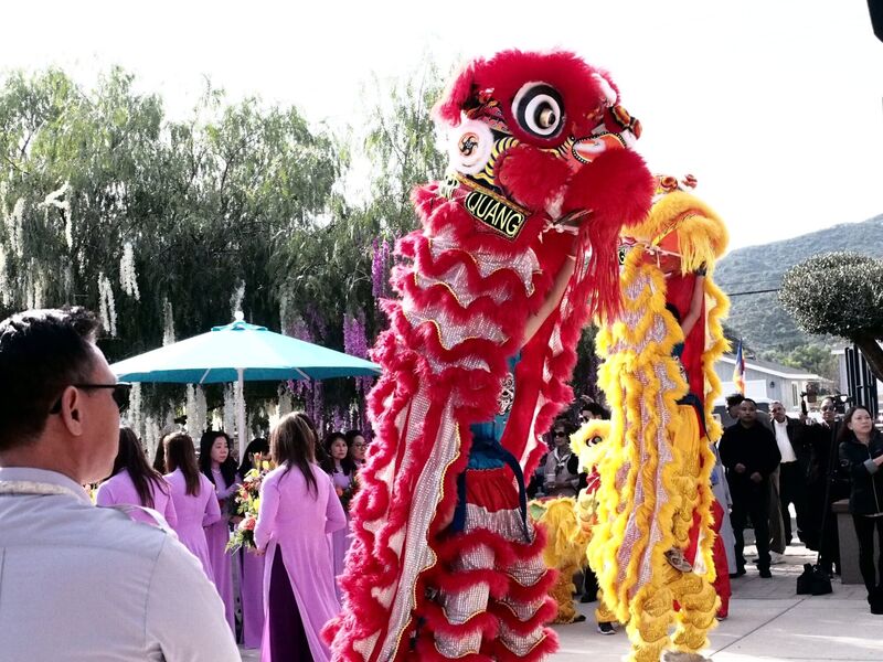 Múa Lân kính mừng Lễ Phật Thành Đạo tại Chùa Từ Ân