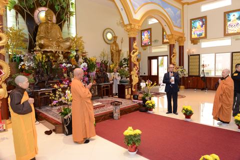 Hành hương Thiền Viện Chân Nguyên mùng 4 Tết Ất Mùi 22/2/2015 — 11:31 — hình 15