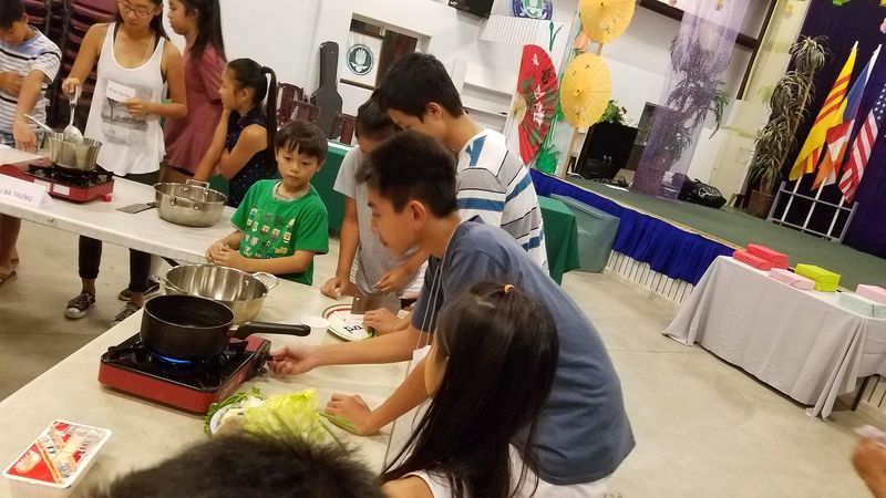 Đêm Trung Thu GĐPT Huyền Quang tại Trung Tâm Thích Quảng Đức, ngày 17 tháng 9 năm 2016 — tấm 27
