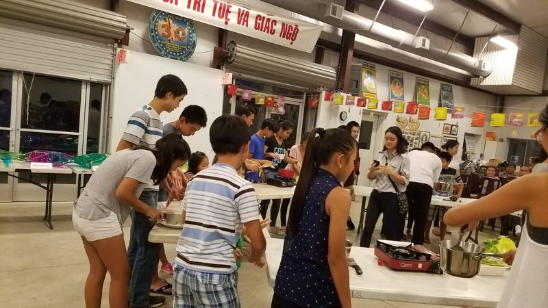 Đêm Trung Thu GĐPT Huyền Quang tại Trung Tâm Thích Quảng Đức, ngày 17 tháng 9 năm 2016 — tấm 33